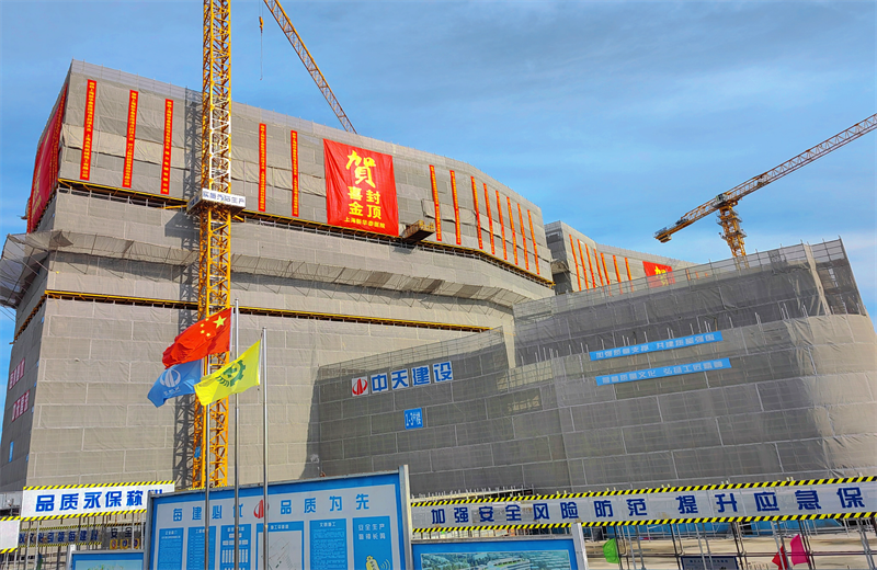 2024年10月30日，伟德国际1949三建上海新华泰医院项目主体封顶。